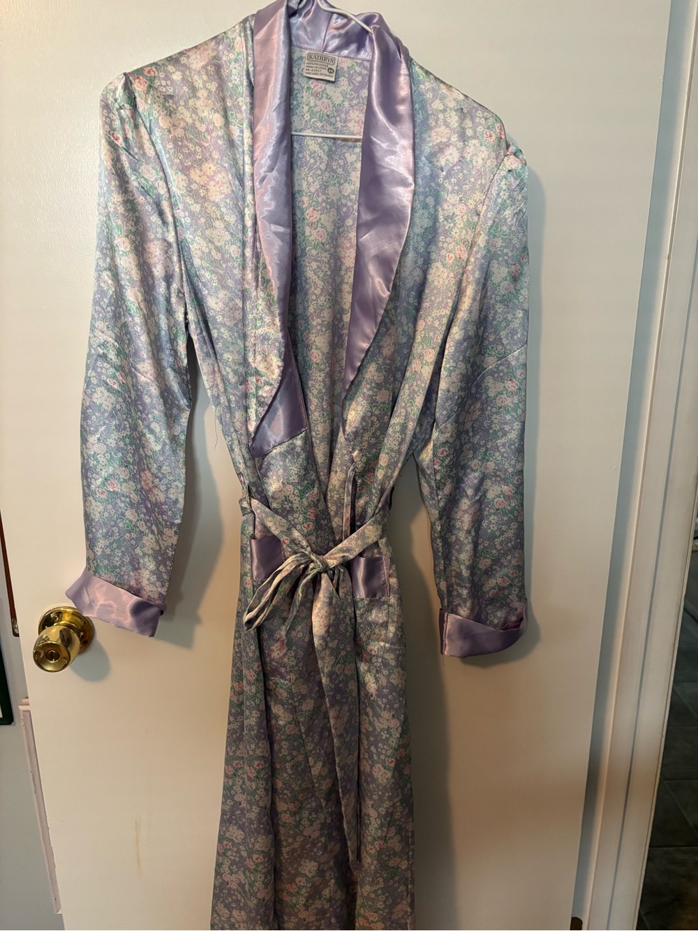 Quiet Luxury Old Money Vintage 90s Y2K Kathryn Lavender Satin-Trim Floral Robe